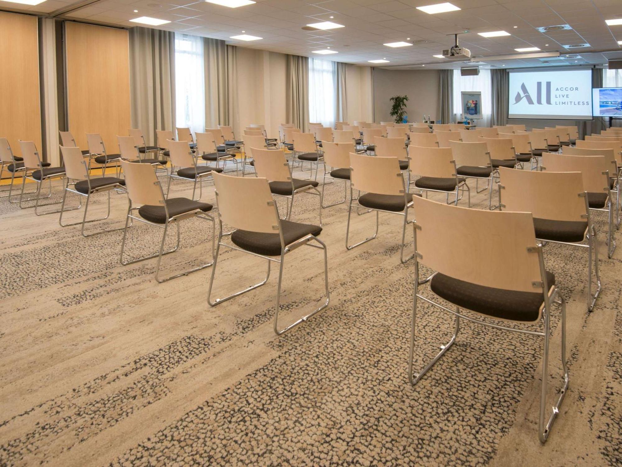 Novotel Nice Arenas Aeroport מראה חיצוני תמונה